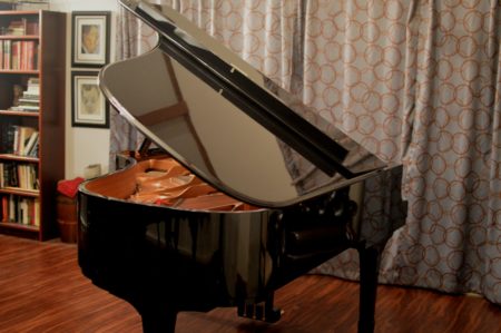 Stunning 2000 Yamaha C6 Ebony Polish 6’11” Semi-Concert Grand Piano